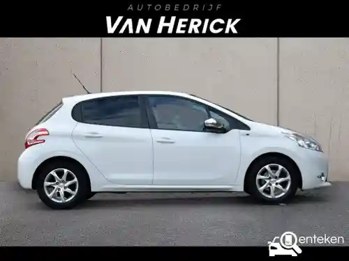 Peugeot 208 1.2 PureTech 82 2014