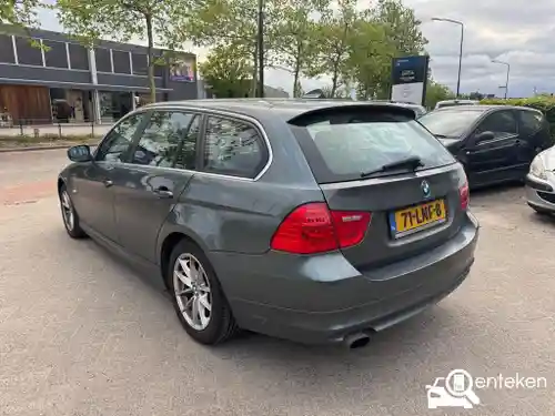 BMW 318i Touring 2010