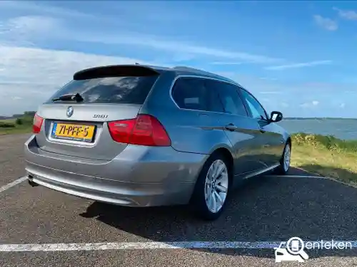 BMW 318i Touring 2011