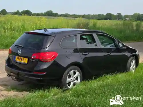 Opel Astra Sports Tourer 1.6 Turbo 2011