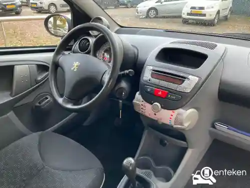 Peugeot 107 1.0 70 2011