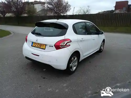 Peugeot 208 1.2 PureTech 82 2012