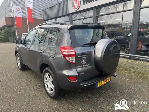 Toyota RAV4 2.0 2011