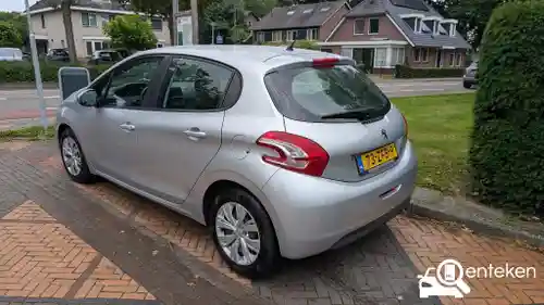 Peugeot 208 1.2 PureTech 82 2012