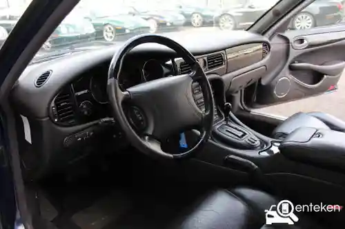 Jaguar XJR 2000