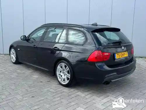 BMW 318i Touring 2011