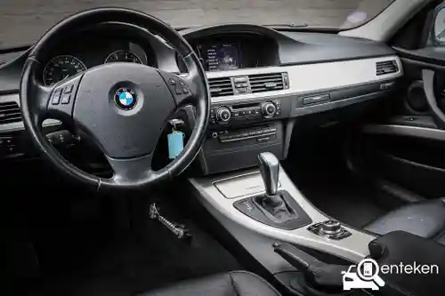 BMW 318i Touring 2012