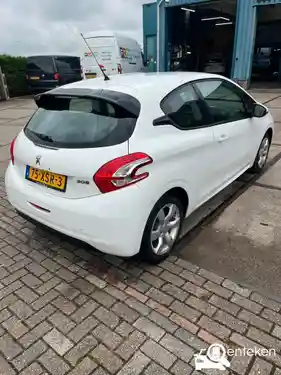 Peugeot 208 1.2 PureTech 82 2012
