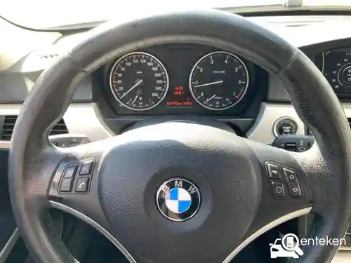 BMW 318i Touring 2010