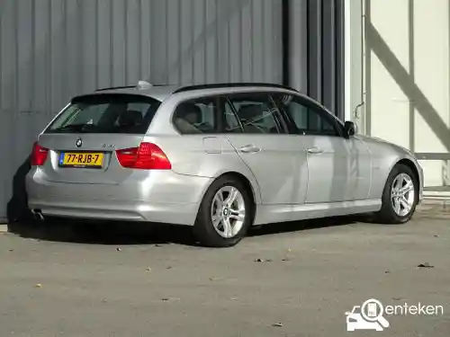 BMW 318i Touring 2011