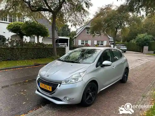Peugeot 208 1.2 PureTech 82 2012