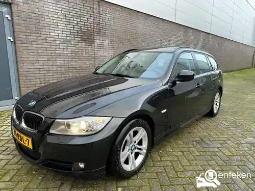 BMW 318i Touring 2011