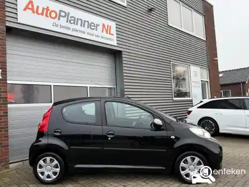 Peugeot 107 1.0 70 2011