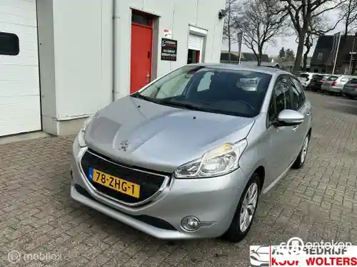Peugeot 208 1.2 PureTech 82 2012