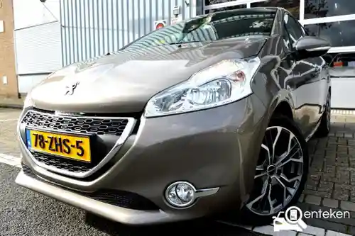 Peugeot 208 1.2 PureTech 82 2012
