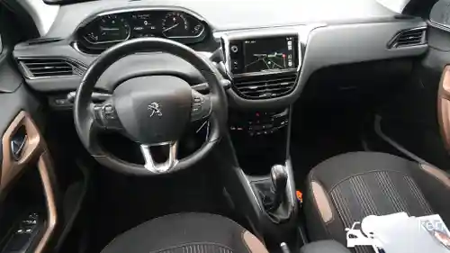 Peugeot 208 1.2 PureTech 82 2013