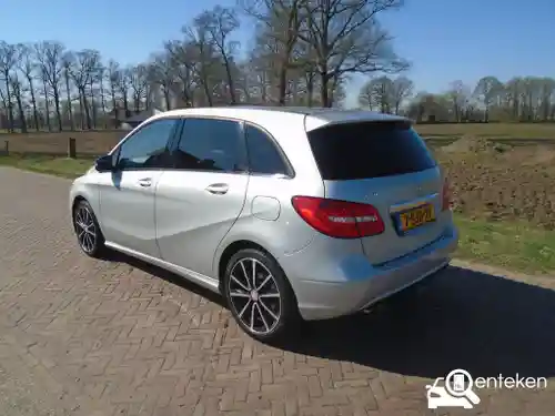 Mercedes-Benz B 180 2013