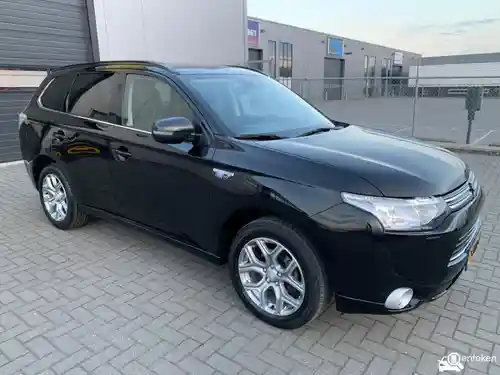 Mitsubishi Outlander 2.0 Plug-In Hybrid 2013
