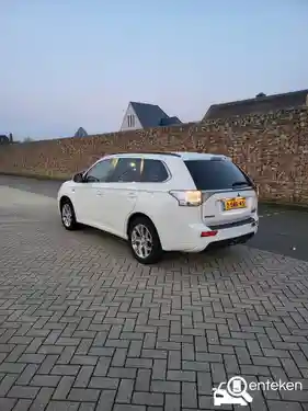 Mitsubishi Outlander 2.0 Plug-In Hybrid 2013