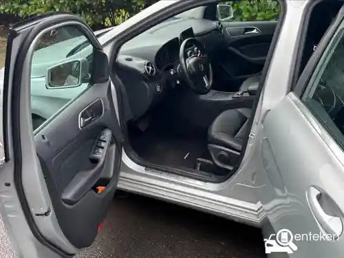 Mercedes-Benz B 180 2014