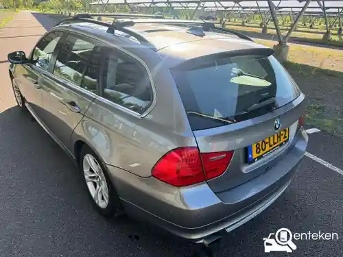BMW 318i Touring 2010