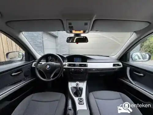BMW 318i Touring 2010
