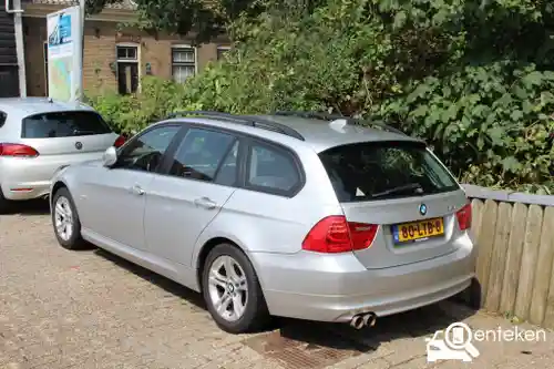 BMW 318i Touring 2010