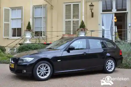 BMW 318i Touring 2010