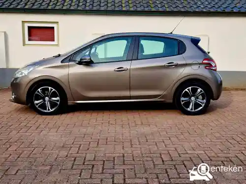 Peugeot 208 1.2 PureTech 82 2012