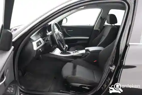 BMW 318i Touring 2010