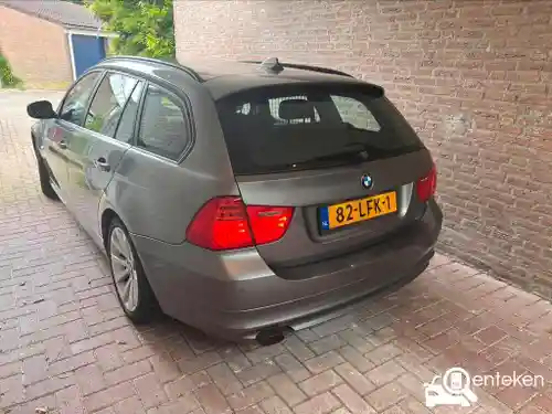 BMW 318i Touring 2010