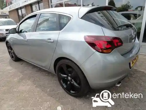 Opel Astra 1.6 Turbo 2011