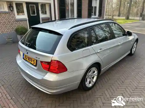 BMW 318i Touring 2011