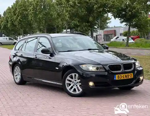 BMW 318i Touring 2010