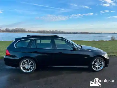 BMW 318i Touring 2010