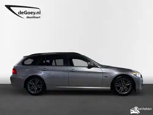 BMW 318i Touring 2011