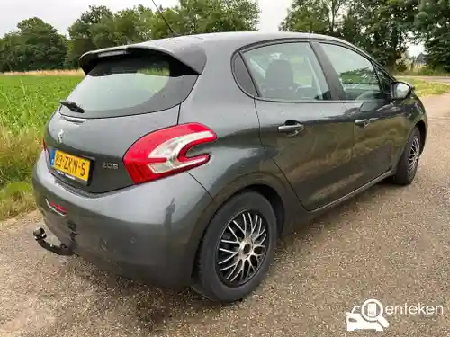 Peugeot 208 1.2 PureTech 82 2012