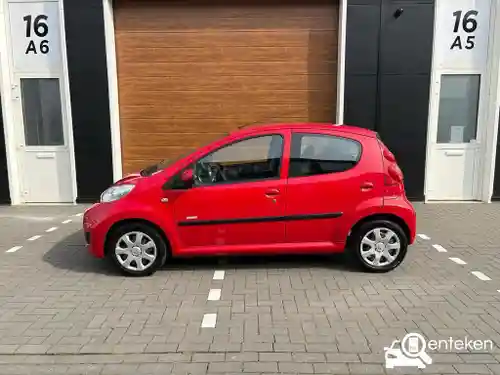 Peugeot 107 1.0 70 2011