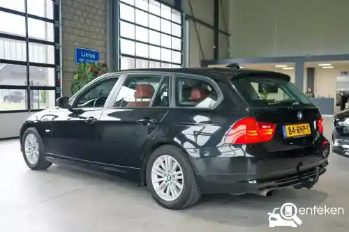 BMW 318i Touring 2011