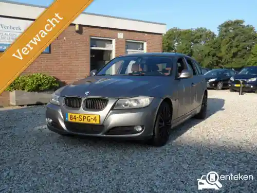 BMW 318i Touring 2011