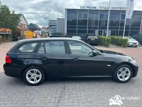BMW 318i Touring 2012