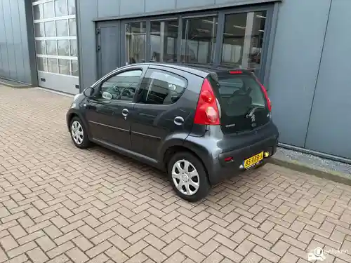Peugeot 107 1.0 70 2011
