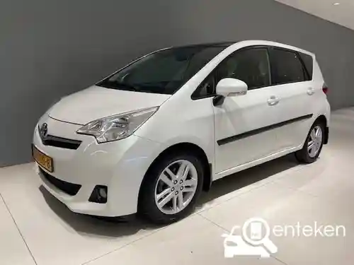 Toyota Verso-S 1.33 2011