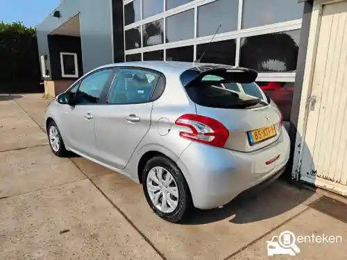 Peugeot 208 1.2 PureTech 82 2012
