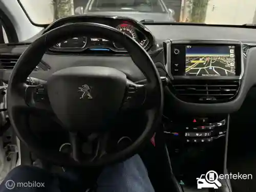 Peugeot 208 1.2 PureTech 82 2012