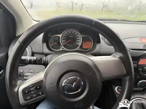 Mazda 2 1.3 2012