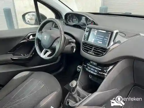 Peugeot 208 1.2 PureTech 82 2013