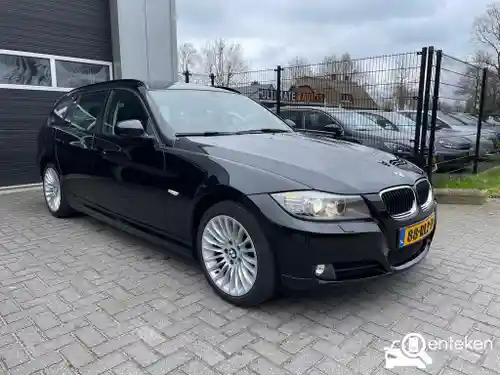 BMW 318i Touring 2011
