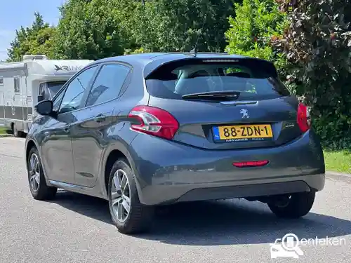 Peugeot 208 1.2 PureTech 82 2012