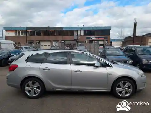 Opel Astra Sports Tourer 1.4 Turbo 2011